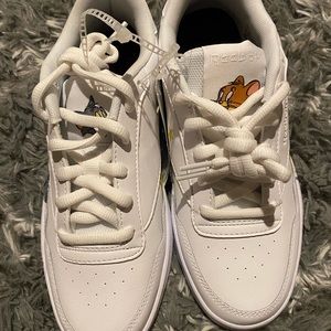 New never worn, Tom and Jerry Reebok sneakers